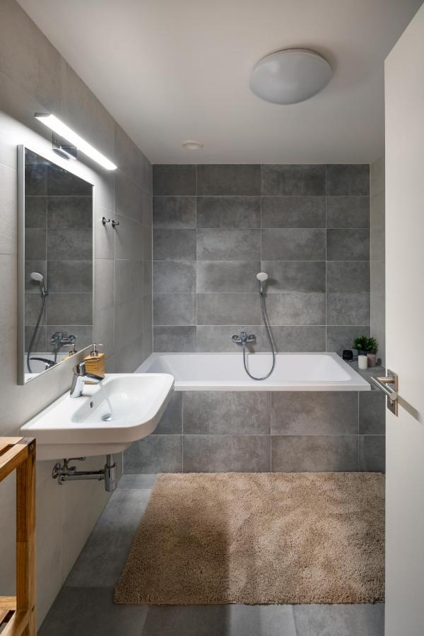 Apartment Days - Exclusive In Trendy Neighbourhood *